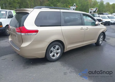 2011 Toyota Sienna Le V6 z USA, uszkodzony, nr VIN 5TDKK3DC2BS006651